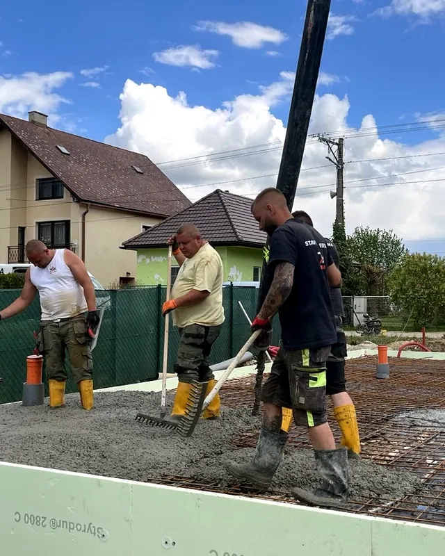 Čerpanie betónu na základovú dosku v Martinčeku